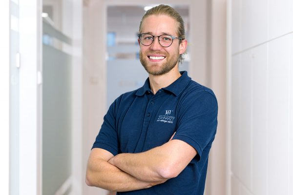 Dr. Julian Lang Dr. Julian Lang, Implantologie